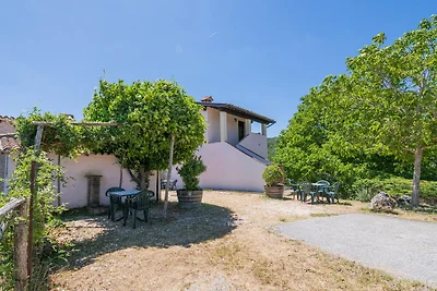 Tranquilla casa vacanze a Sellano con piscina