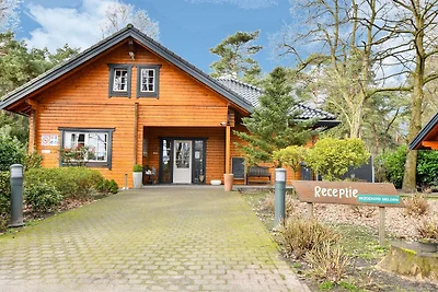 Ferienhaus aus Holz in Meijel mit privatem...