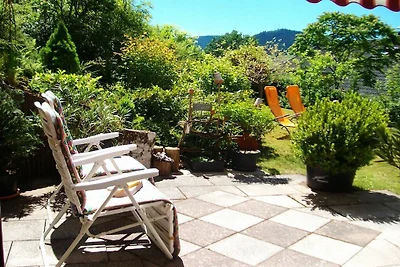 Sarah im Ferienhaus Waldgrund