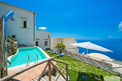 Villa in Praiano mit Pool und Meerblick
