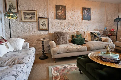 Bauernhaus in Staffordshire mit Hügelblick