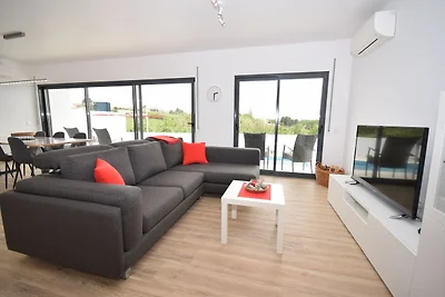 Moderne Villa in Lissabon mit Pool und...