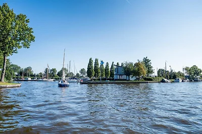 Privé-aanlegsteiger + modern comfort