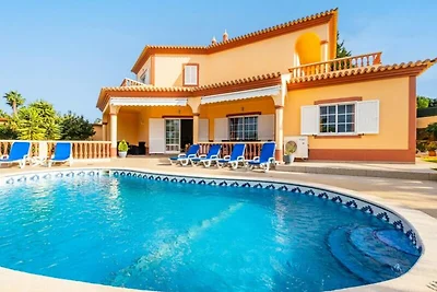 Villa in Carvoeiro mit Pool und Grill