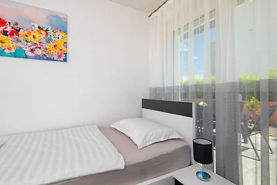 Modern Apartment with Terrace and Private Par...