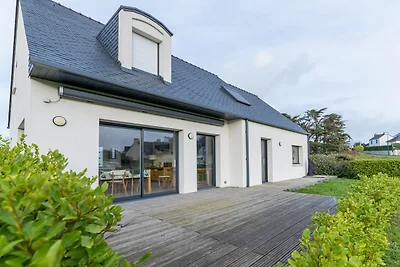 Nieuw huis met zwembad vlakbij het strand.