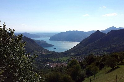 Appartamento a Marone con giardino