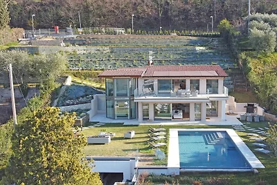 Villa Bianca Lake front