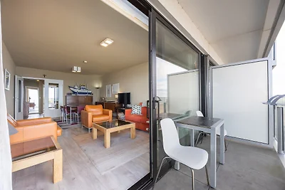 Appartement met een mooi terras en zeezicht