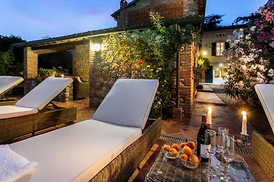 Landhaus in Lucca mit Salzwasserpool