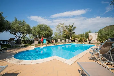 Moderno appartamento a Gasponi con piscina