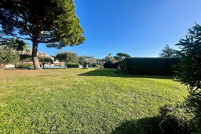 Apartment mit Zugang zu Garten und Pool