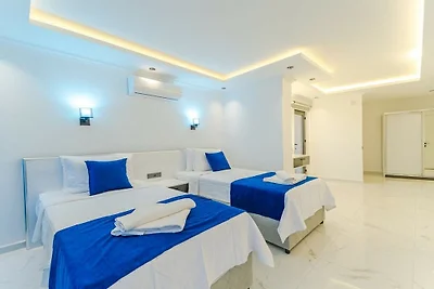 Villa in Kalkan mit Schwimmbecken