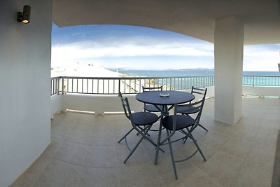 Moderne Wohnung mit Panoramablick auf das Mee...