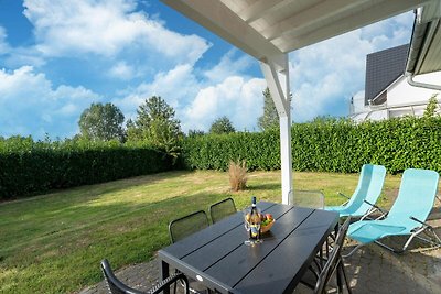 Moderne Ferienwohnung mit Terrasse in Bastorf