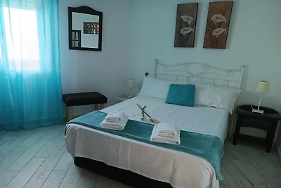 Appartement met terras en uitzicht op zee
