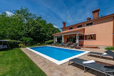 Villa in Santalezi mit Schwimmbecken