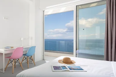 Kuro Beach House