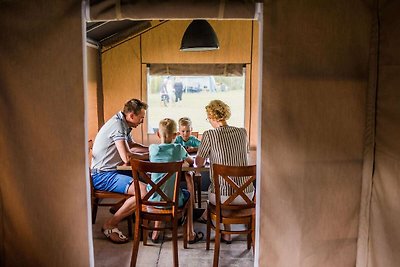 Fijne safaritent op een vakantiepark