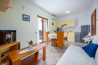 Seaside apartment with jacuzzi in Drenje