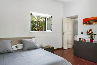 City cottage with garden and pool
