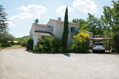 Villa rustica con piscina a Cereste, Francia