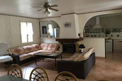 Moderna casa vacanze a Céreste con piscina