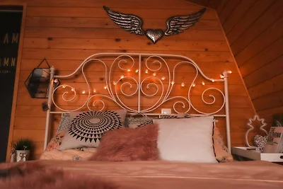 Rustic Refuge Glamping with Hot-Tub and Sauna...