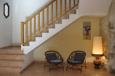 Graziosa casa in pietra con terrazza e giardi...