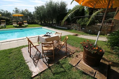 Bauernhaus mit Pool und Terrasse