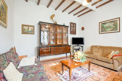 Ruhiges Ferienhaus in Chianni mit Garten