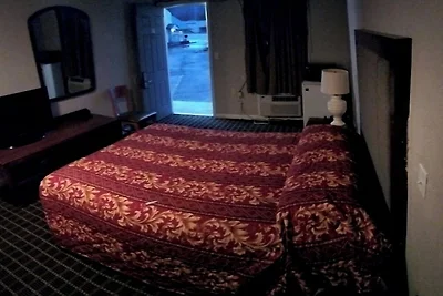 Queensize-Bett | Rauchen | Portland, Oregon