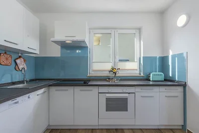Ferienhaus in Nova Vas mit Schwimmbecken