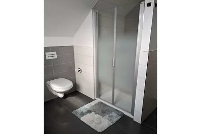 Casa de vacaciones en Warin con piscina.
