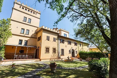 Spaziosa Villa a Empoli con Piscina