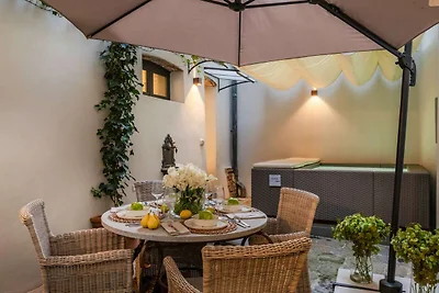 Appartement in Lucca met tuin en zwembad