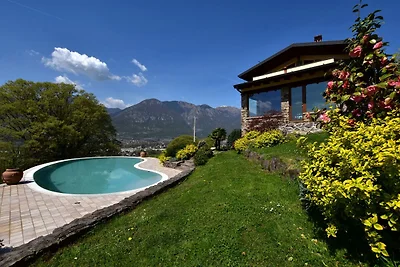 Apartment in Villa mit Pool- und Seeblick