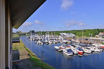 Apartment am Wasser mit Terrasse