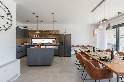 Villa in Novigrad met zwembad en zeezicht