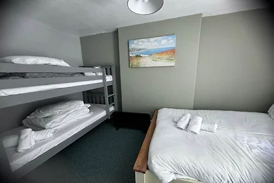 SEASIDE Apartment Two Bed Room Apartment (4...