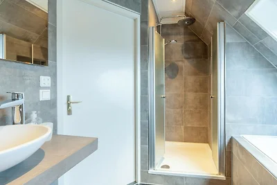 Charmante Villa in der Nähe von Meer und Wald