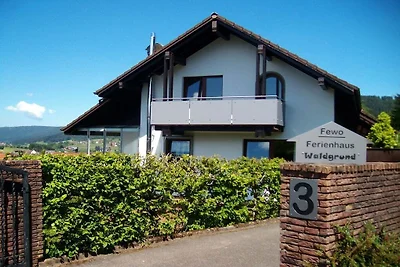 Sarah im Ferienhaus Waldgrund