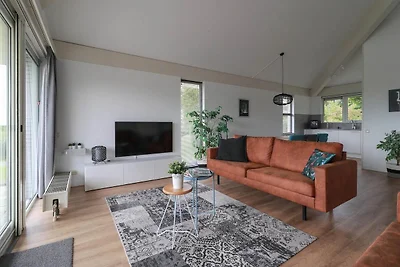 Luxuriöse Villa mit 3 Schlafzimmern am Wasser