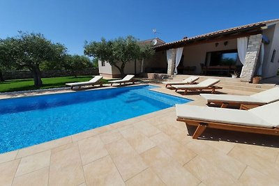 Villa in Galizana mit Schwimmbecken