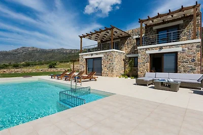 Villa in Keramoti mit Schwimmbecken