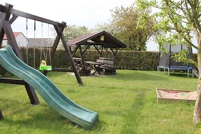 Spazioso appartamento a Brusow con giardino