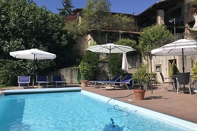 Ampio palazzo con piscina a Bastia Mondovì