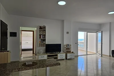 Apartament w Sarandzie z Widokiem na Morze