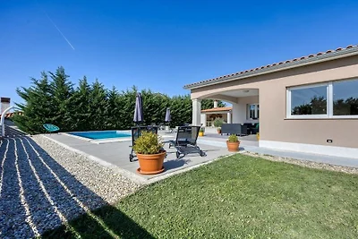 Villa in Tinjan met zwembad