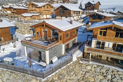 Alpenchalet mit Bergblick